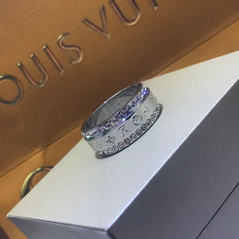 18K Louis Vuitton Catch Ring
