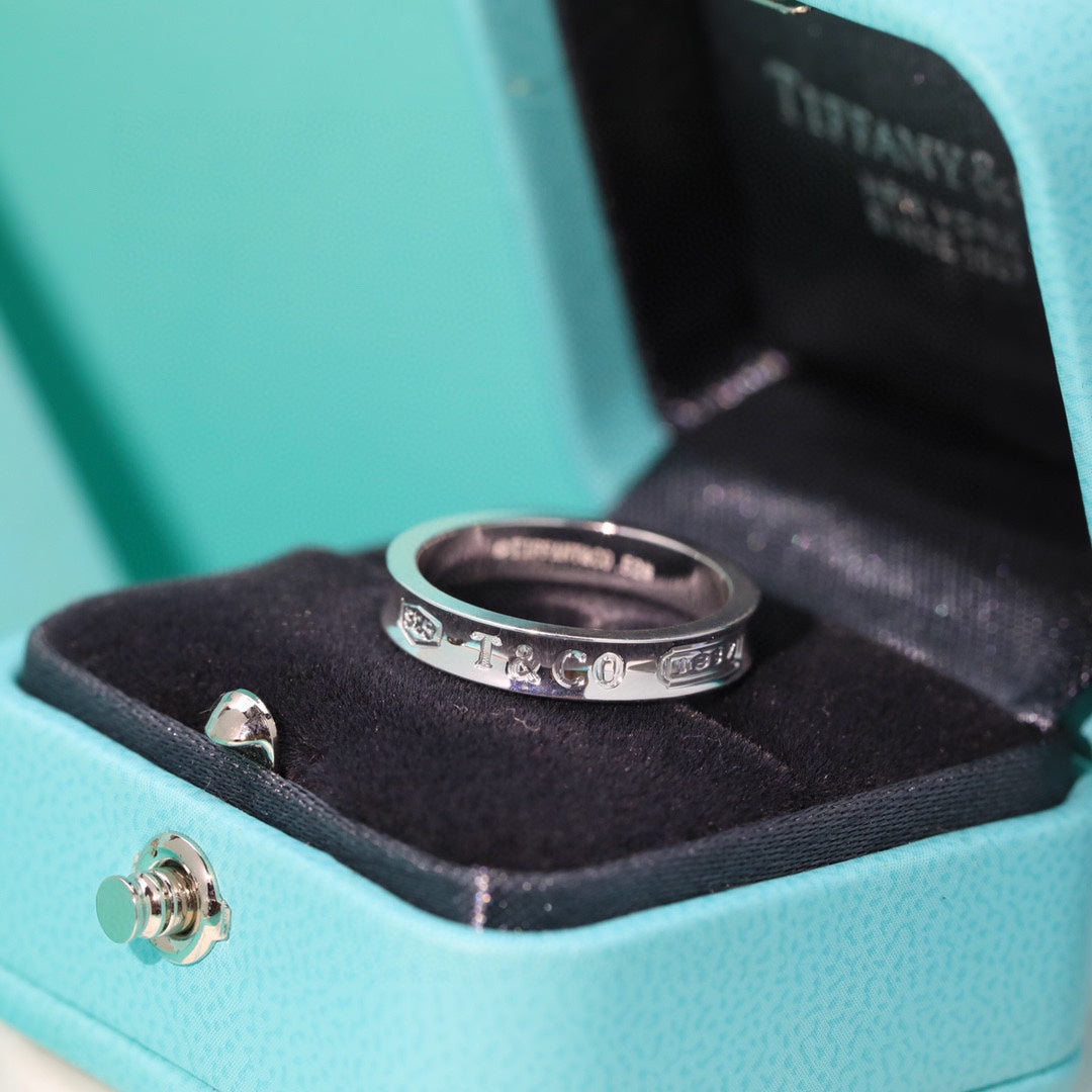 18K Tiffany 1837 Ring